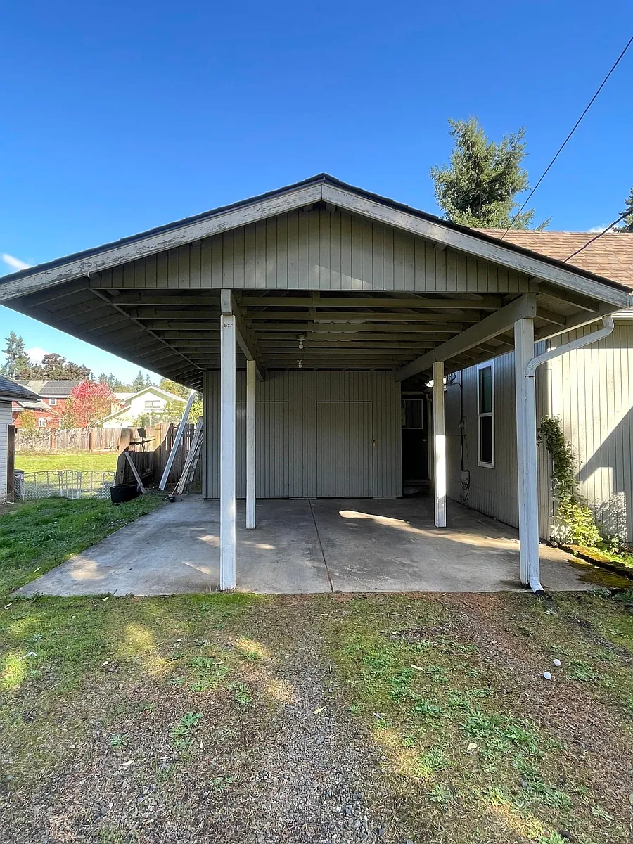 Large Carport with storage locker - 823 Madison St