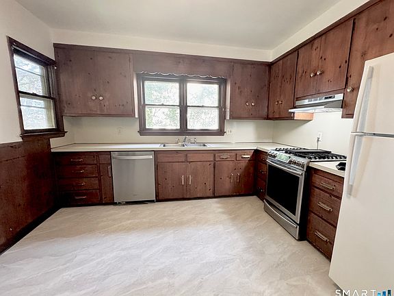 2nd image of 23 Quintard Ave #A