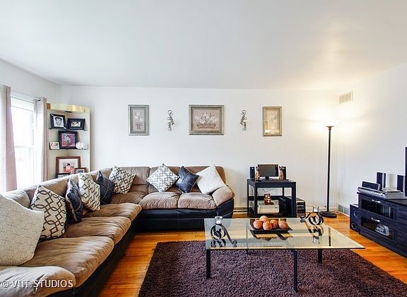 3rd image of 2608 W Estes Ave