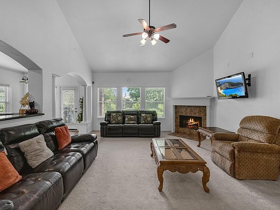 5th image of 17019 Locust Springs Dr