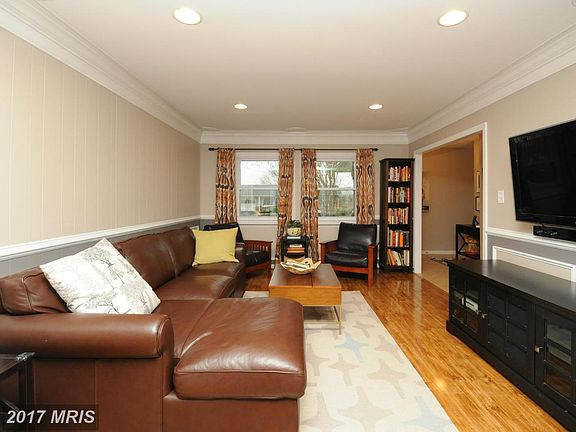 4th image of 606 S Dogwood St