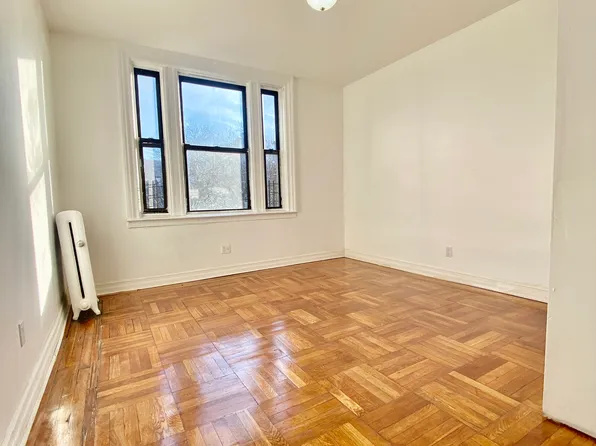 295 Parkside Avenue image 5 of 14