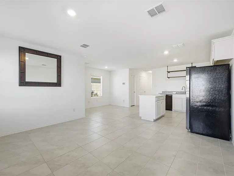 6739 Coulter Dr — Photo 3