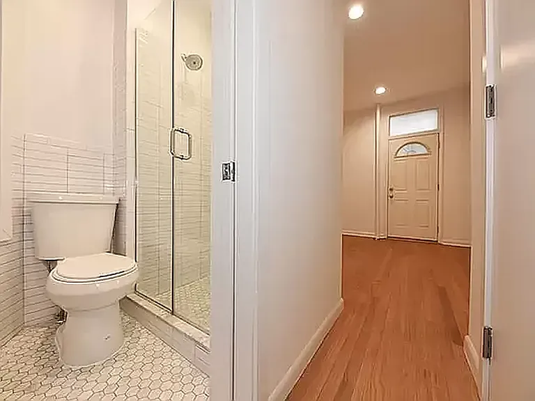257 W 21st St #1W — Photo 9