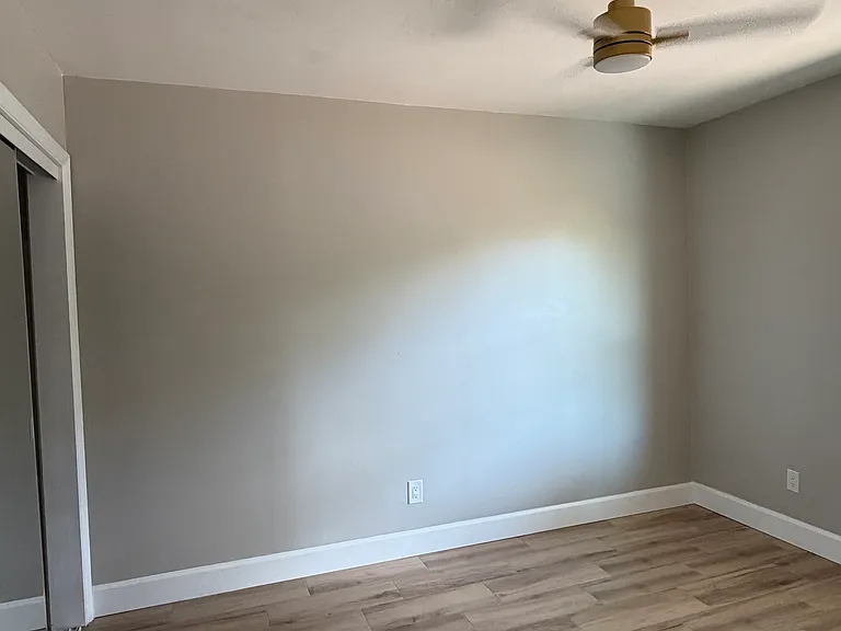 1733 Gladys St — Photo 15