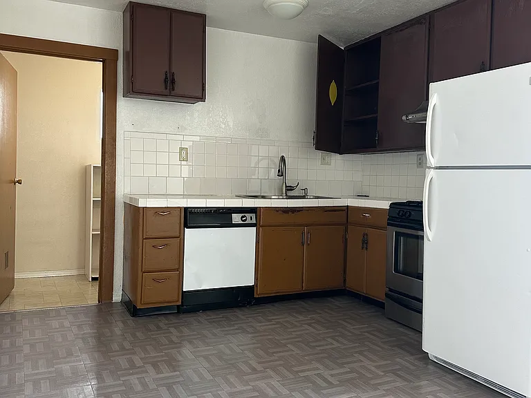 1806 E 20th St #3 — Photo 9