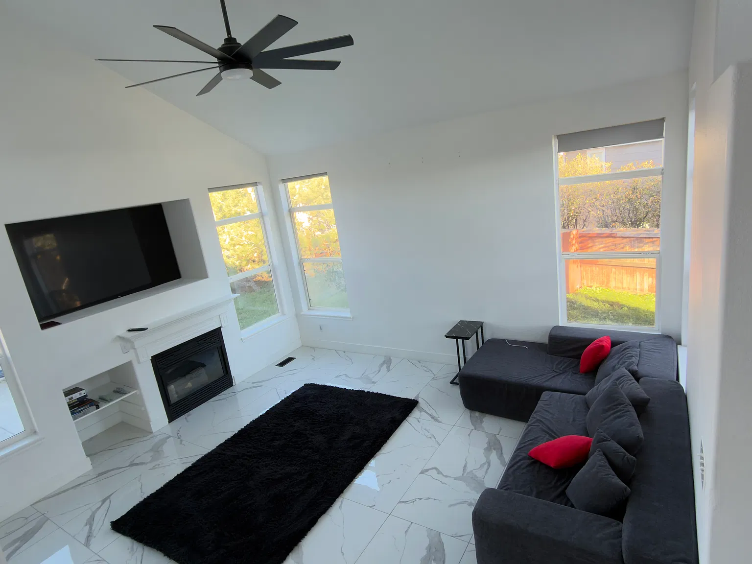 3 bed, 3.5 bath, 2200 sqft, $3,300 — Photo 3