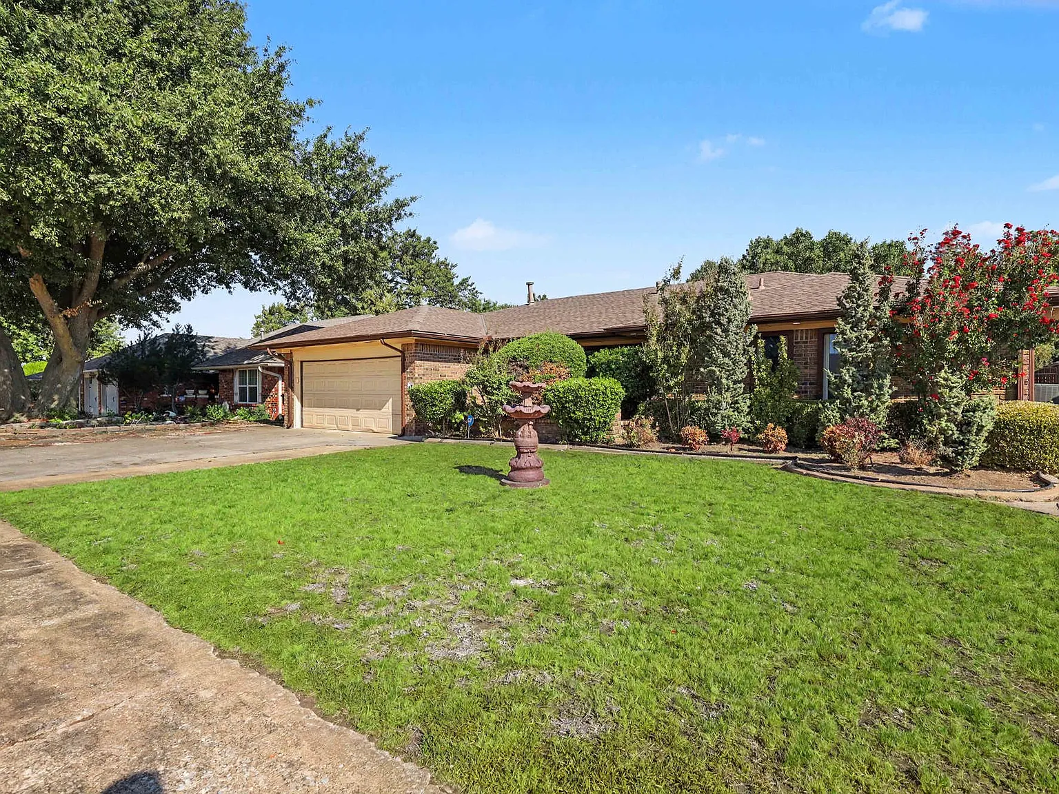 3 bed, 2.5 bath, 1650 sqft, $1,595 — Photo 2