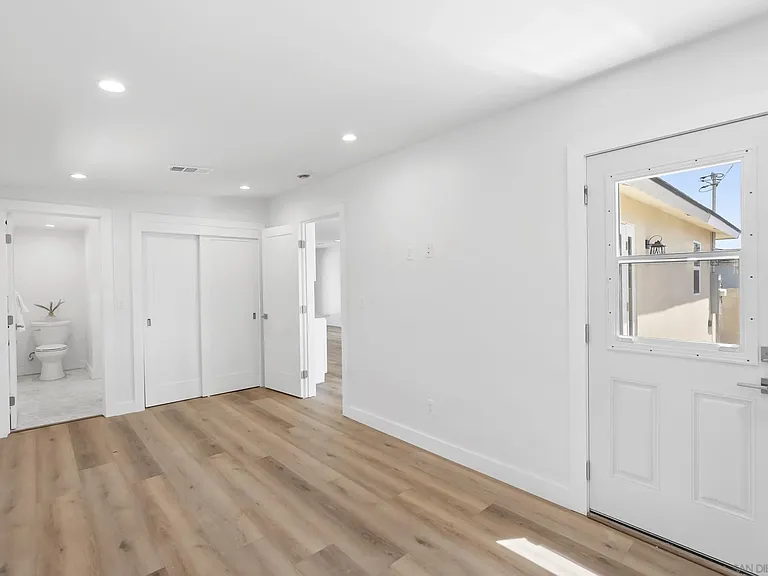 291 Ebony Ave — Photo 24