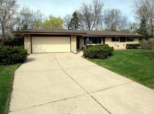 5558 Oakwood Ct, Greendale, WI 53129