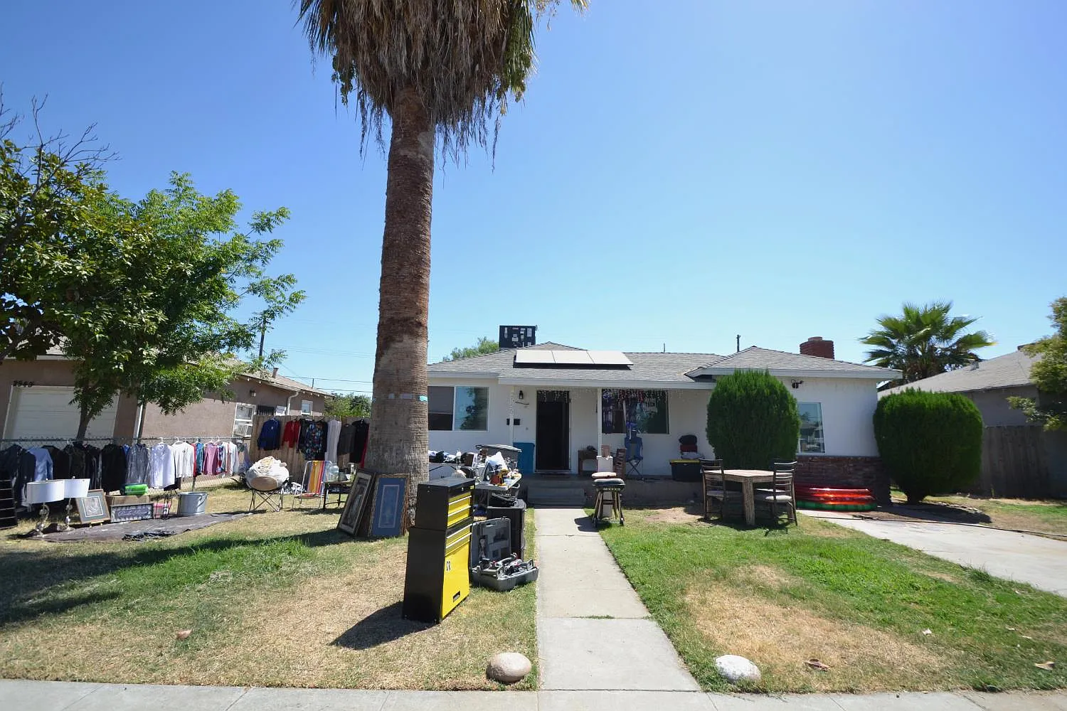 2555 S Lotus Ave photo 1