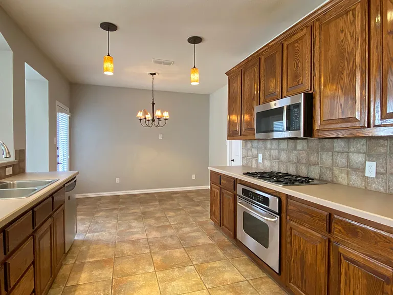 15861 Twin Cove Dr — Photo 6