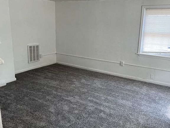 2nd image of 256 Wayne Ave #27