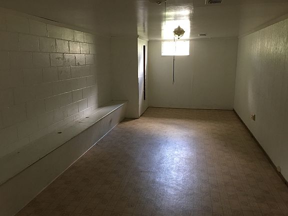 4th image of 4818 N Santa Monica Blvd