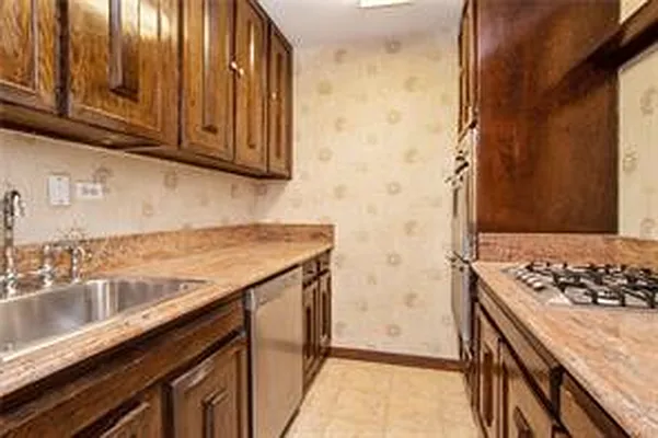 Sold by John Edwards Real Estate, Inc. | media 11