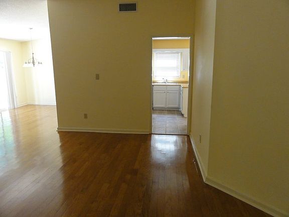 4th image of 4850 Roswell Mill Dr