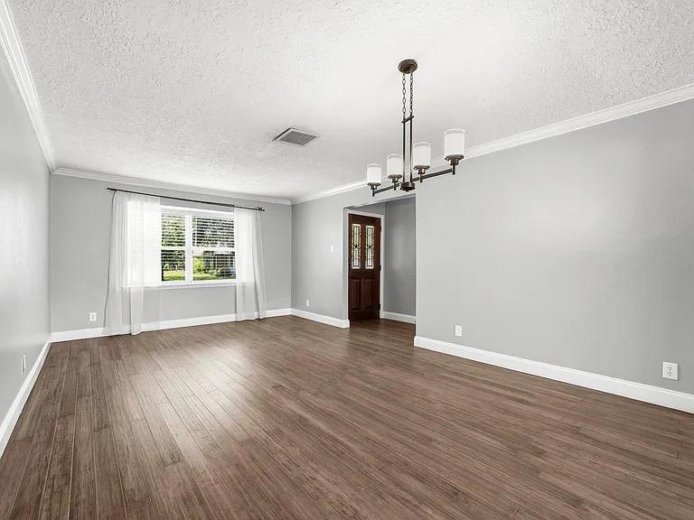 11102 Endicott Ln — Photo 9
