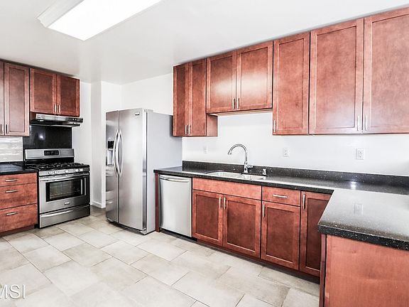 2nd image of 4533 Cabrillo St