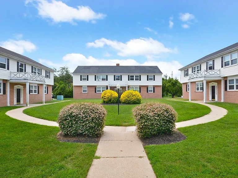 Woodcrest Apartment Homes — Photo 16