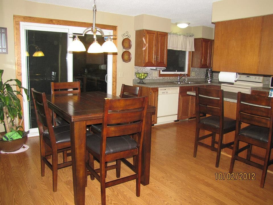Informal dining area with eat-in counter