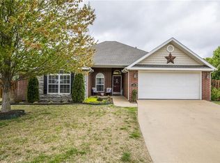 1683 Farrell St, Pea Ridge, AR 72751
