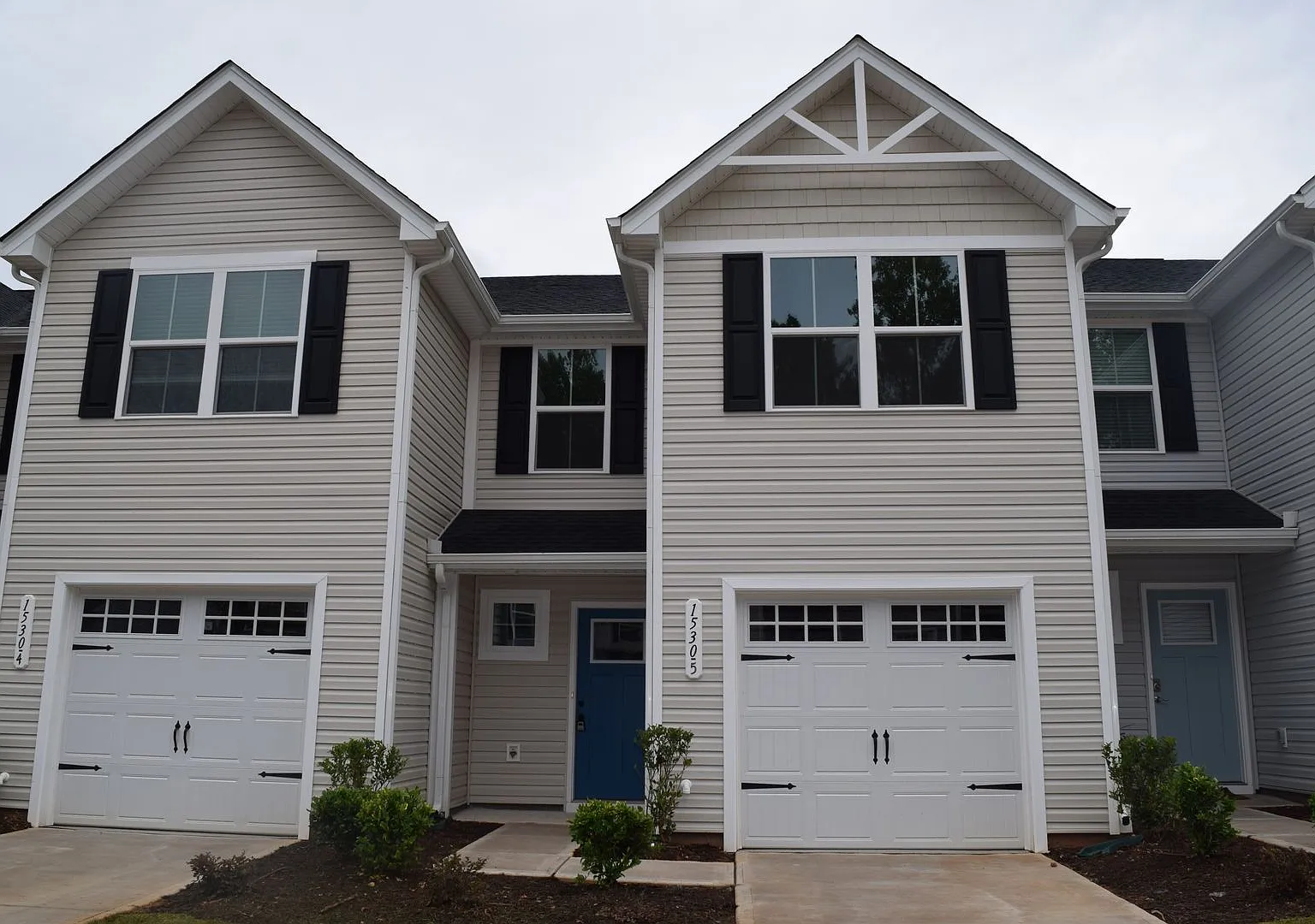 Modern 3Bedroom Townhome in Desirable Bear Park — Photo 3
