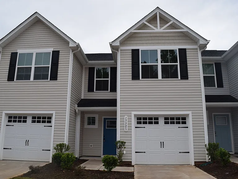 1530 39th Avenue Loop NE #5 — Photo 3