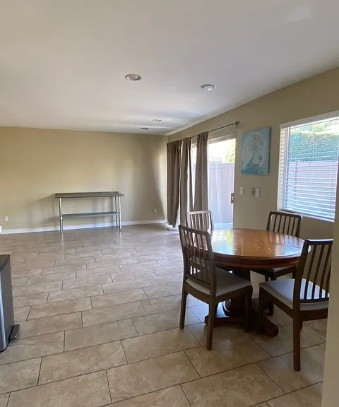 15 Oakdale — Photo 5