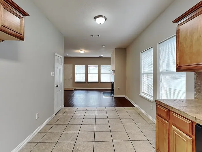 2208 Rodney Ln — Photo 6