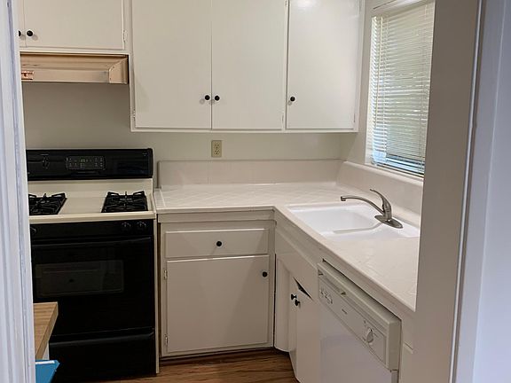 4th image of 1608 Amberwood Dr APT 1