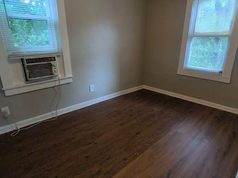 1551 W 33rd St #2 — Photo 4
