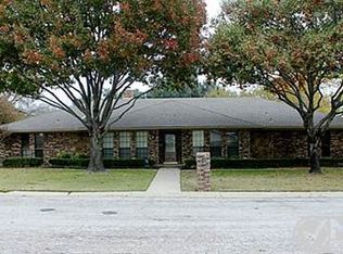 421 Holly Ln, Gainesville, TX 76240