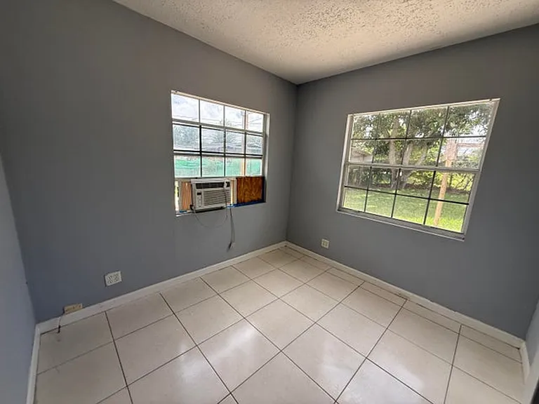 2519 Griffin Sq — Photo 7