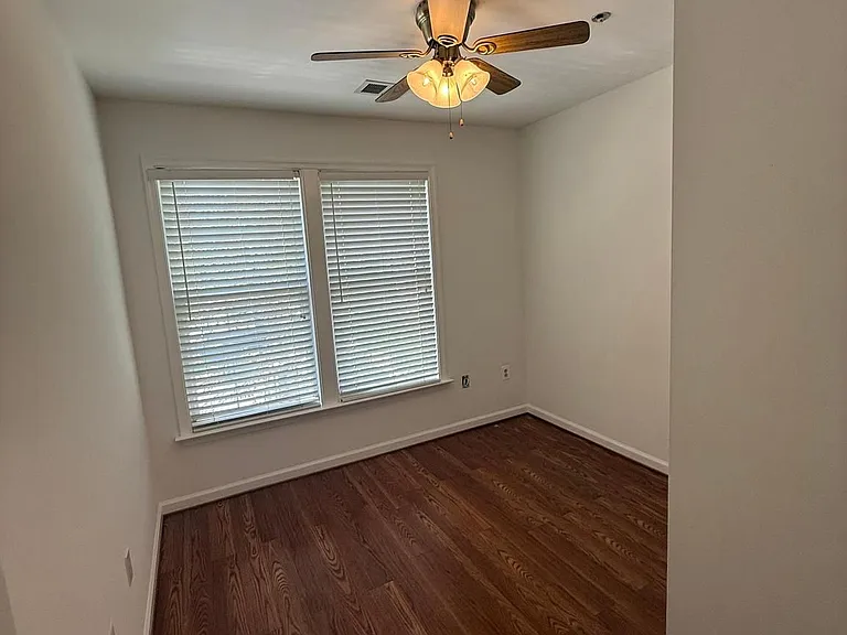 1554 Beverly Ct — Photo 34