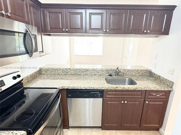 16203 Glenmoor Dr #16203