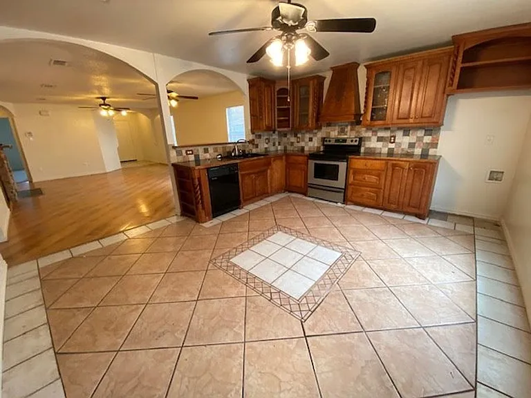 5413 Emmeryville Ln — Photo 7