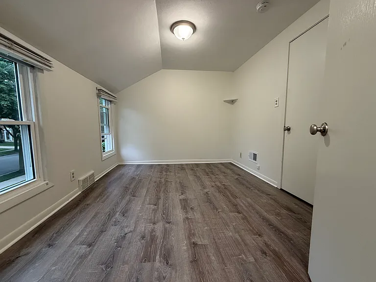 5577 N Kent Ave — Photo 23