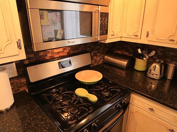 5th image of 9037 Oconto Ave