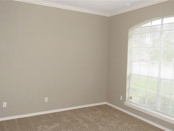 5th image of 3037 Shady Creek Ln