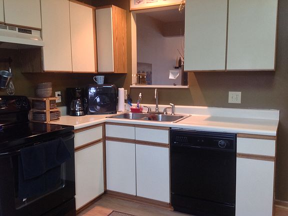 Kitchen w/appliances