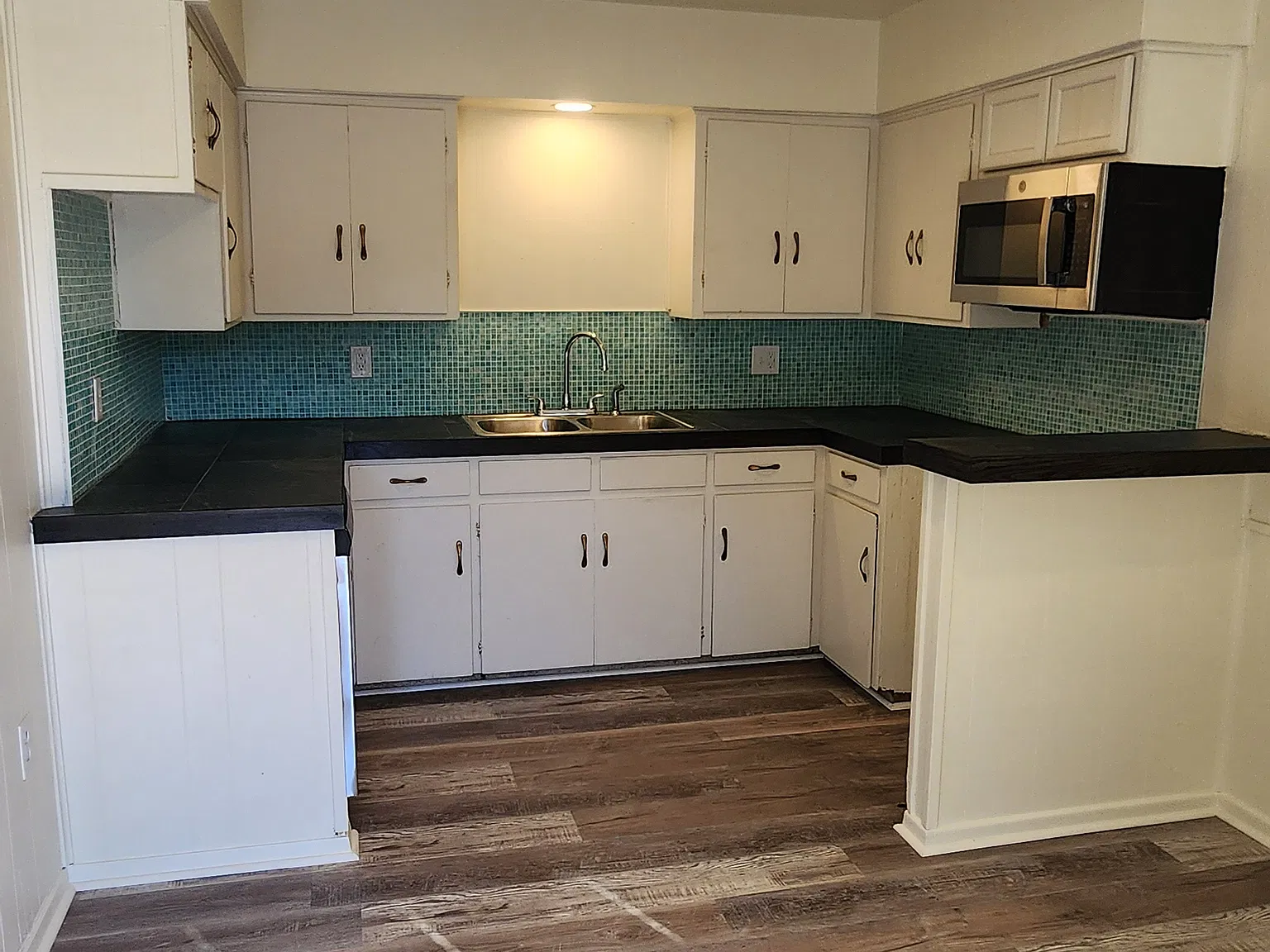 2 bed, 887 sqft, $995 — Photo 1