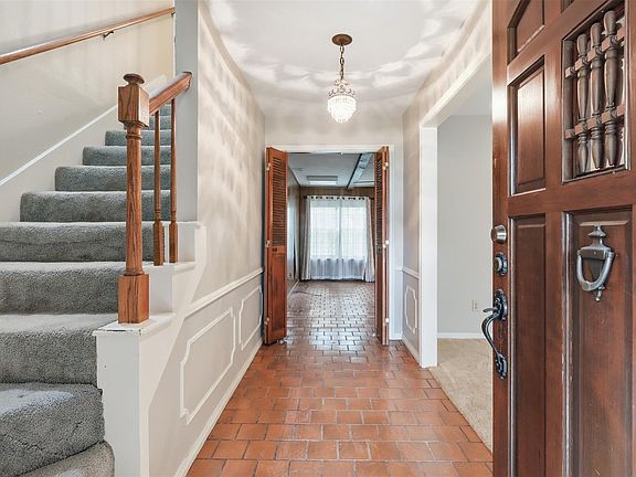 2nd image of 8227 Roebourne Ln