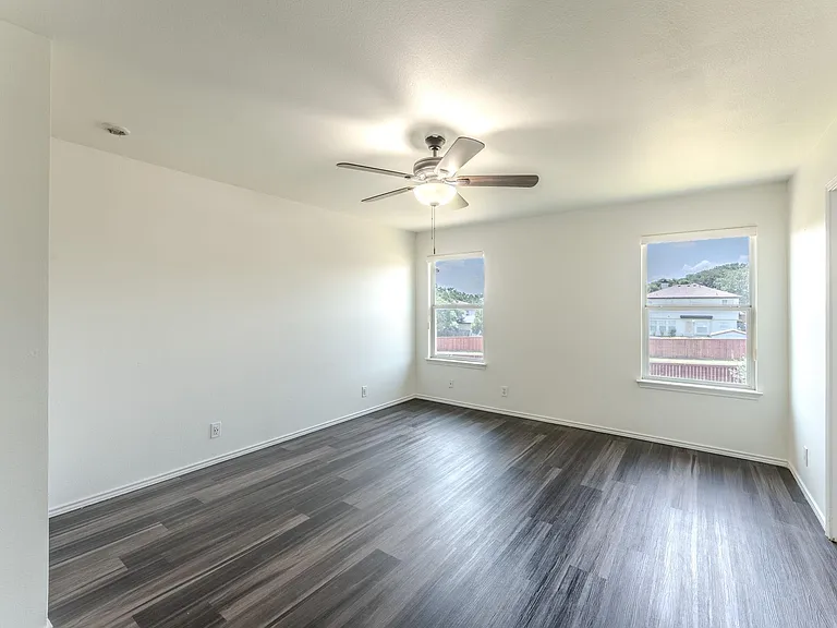 1339 Diamond Blf — Photo 11
