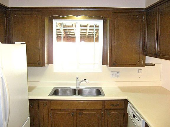 4th image of 675 E 13th St
