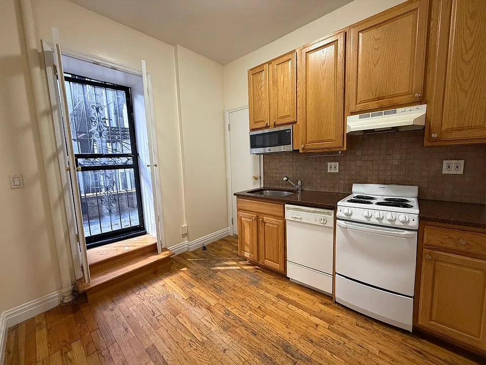 77 2nd Ave #2A