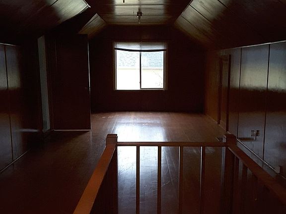 5th image of 403 E 1st St
