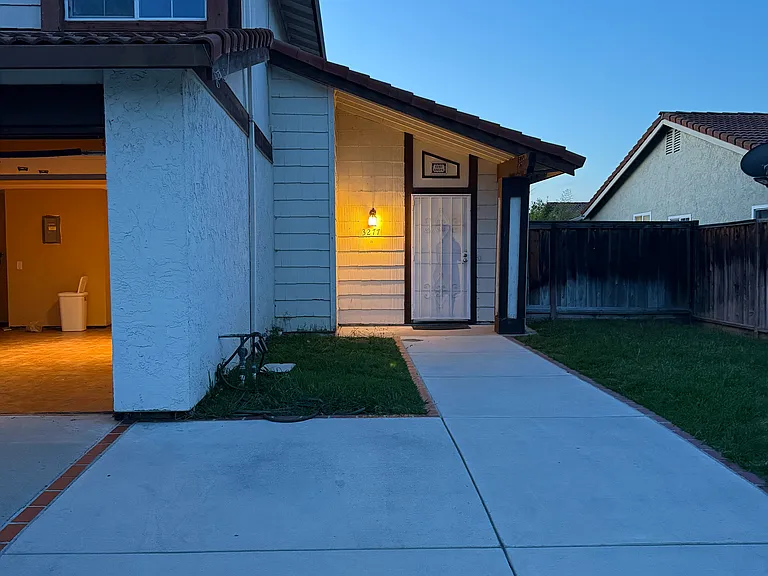 3277 Fallen Oak Ct — Photo 3