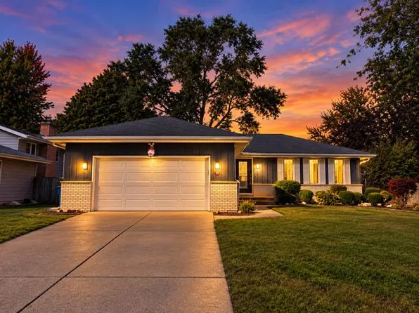 48 Briarwood Dr, Schererville, IN 46375