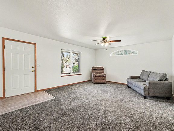 4th image of 463 Stevens Cir