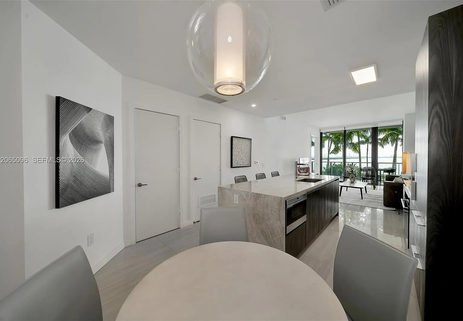 Gran Paraiso Condo — Photo 3